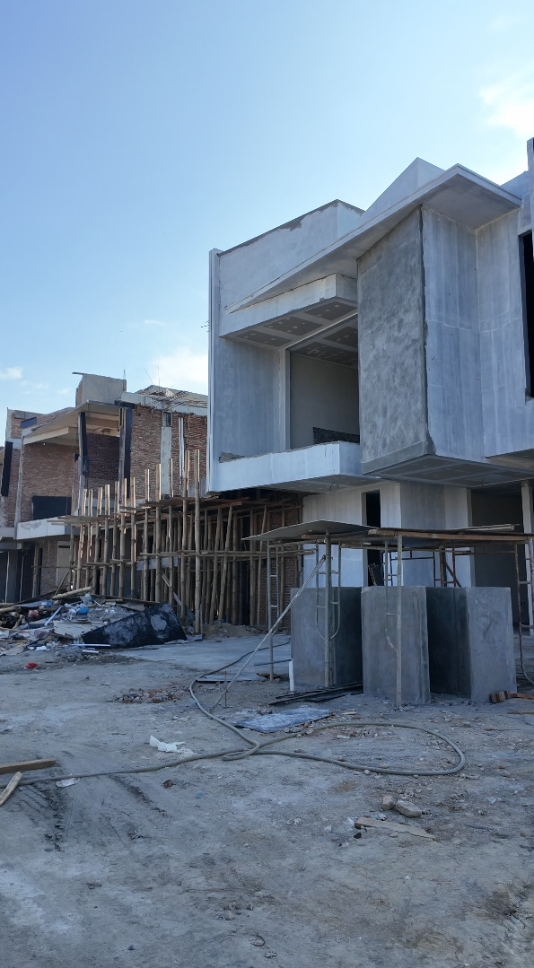 Proses pembangunan tiang Jewel Infinity